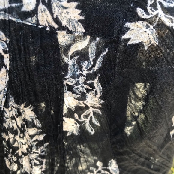 🌸 VGUC LUCKY Brand Top Sz XS Black Floral Long Sleeve Button Front Tie Cotton - Picture 6 of 8